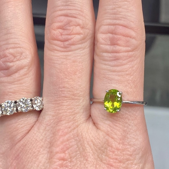 Genuine 1 Carat Peridot Oval Solitaire ~August Birthstone Ring ~ Dainty Wedding - Picture 13 of 16
